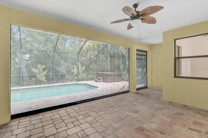 LANAI W/ ELECTRIC HURRICANE SCREENS