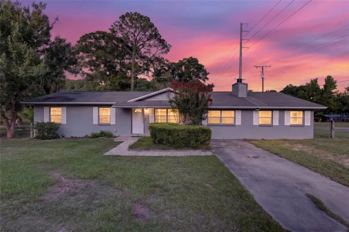Welcome HOME to High Springs!  Virtually staged.