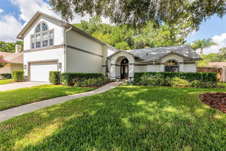 Beautiful curb appeal & Fresh Exterior Paint