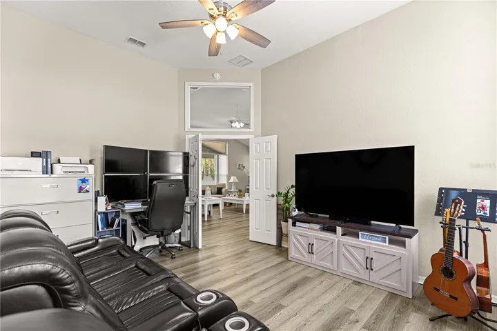 Den/office room