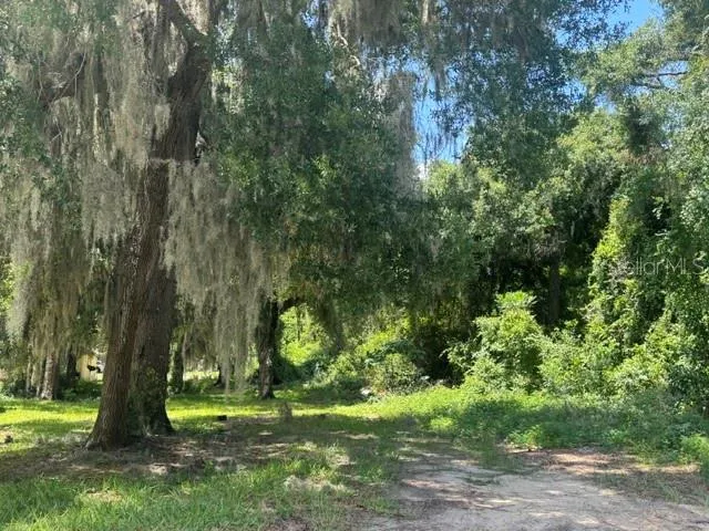 Looking South where SW 46th Ave sign is going to SW 38th Street