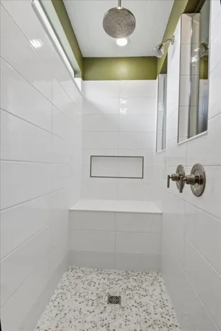 PRIMARY LARGE SHOWER