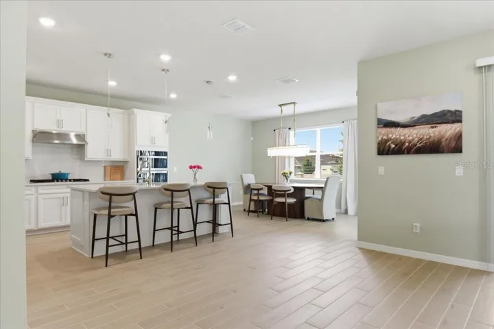 KITCHEN AND BREAKFAST