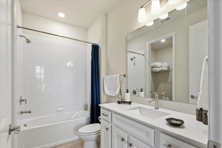 1ST FLOOR FULL BATH