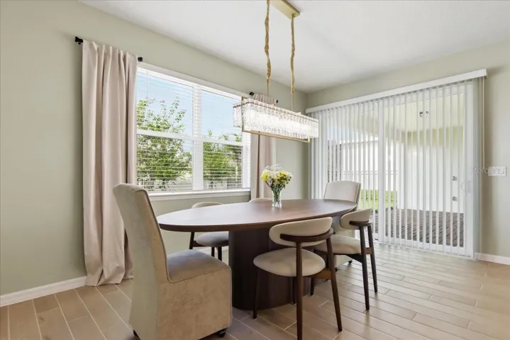 HUGE BREAKFAST ROOM