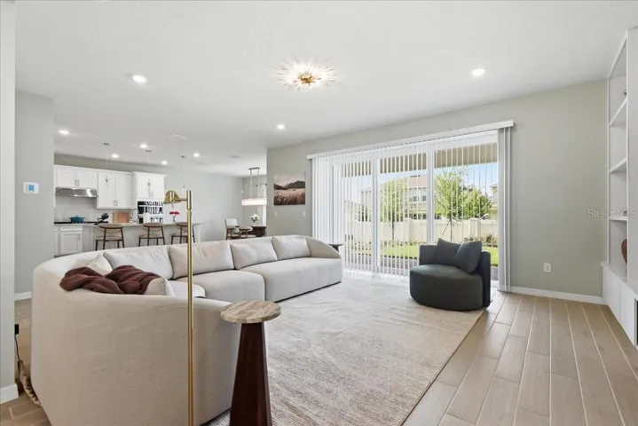 LARGE OPEN FAMILY ROOM