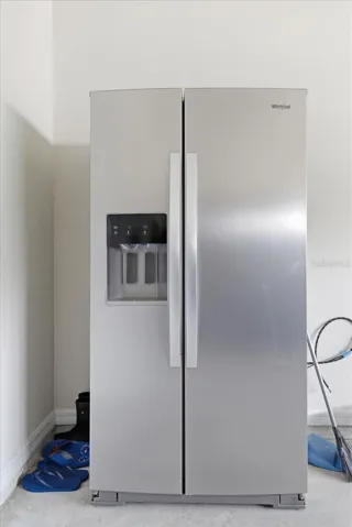 THIS FRIDGE CONVEYS-IT MATCHES THE KITCHEN APPLIANCES