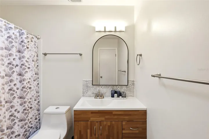 BATHROOM 2
