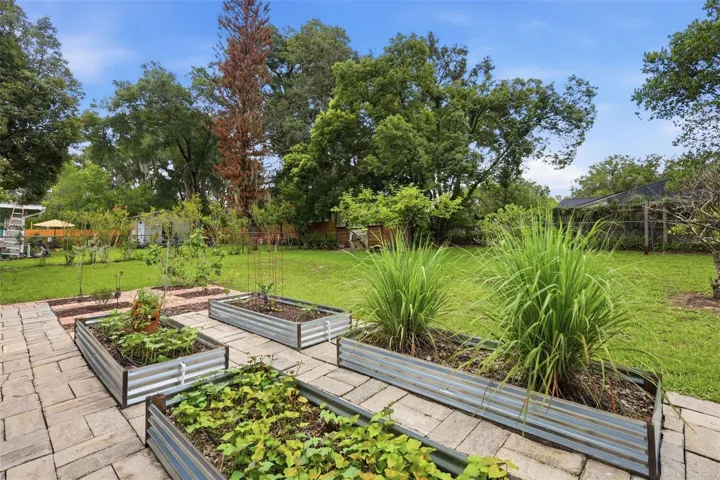 RAISED GARDEN BEDS