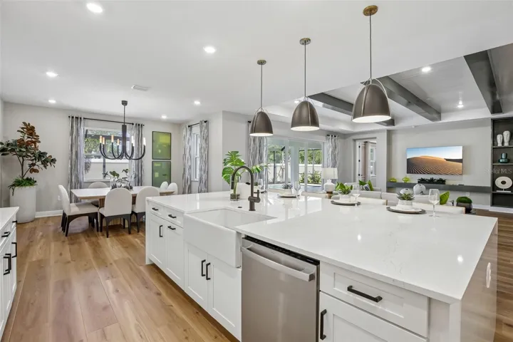 BUILDER MODEL PHOTOS - ACTUAL UNIT MAY DIFFER