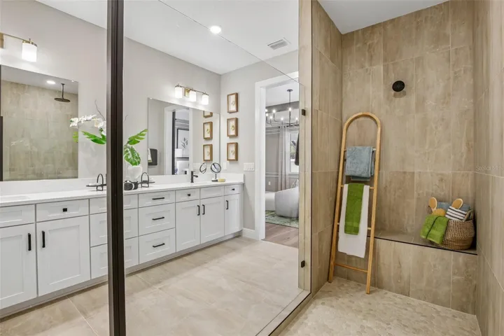 BUILDER MODEL PHOTOS - ACTUAL UNIT MAY DIFFER