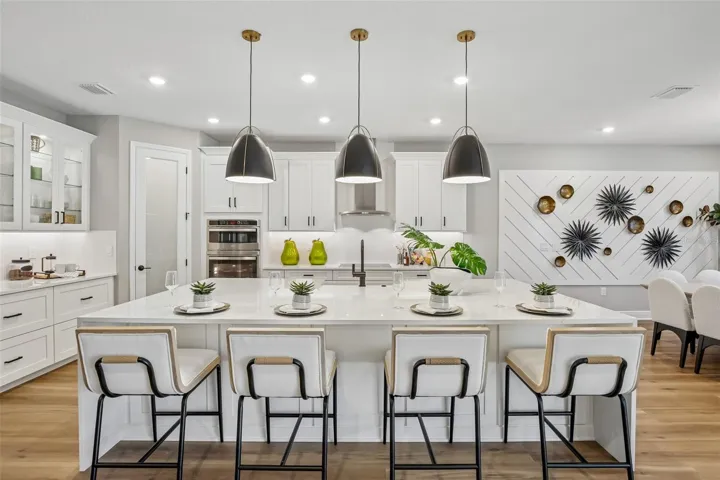 BUILDER MODEL PHOTOS - ACTUAL UNIT MAY DIFFER
