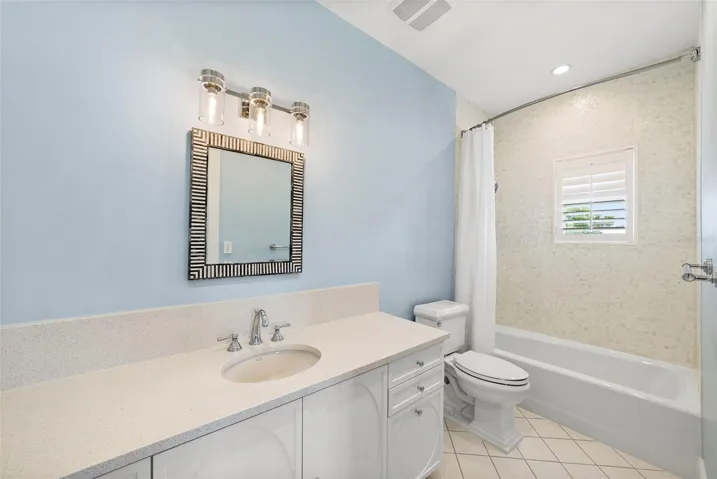 En Suite Bath 3