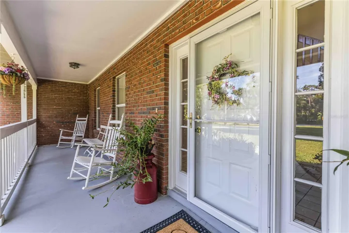 County Living at its best yet close enough to shopping and great restaurants!