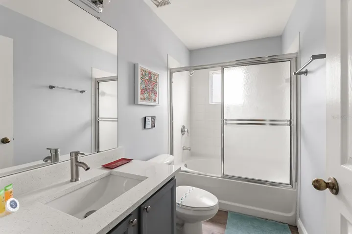 Social Bathroom - second floor