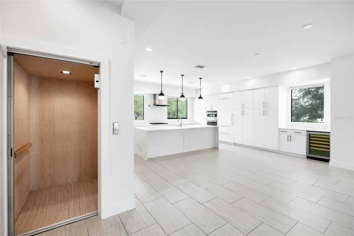 Great Room-Elevator services all floors!