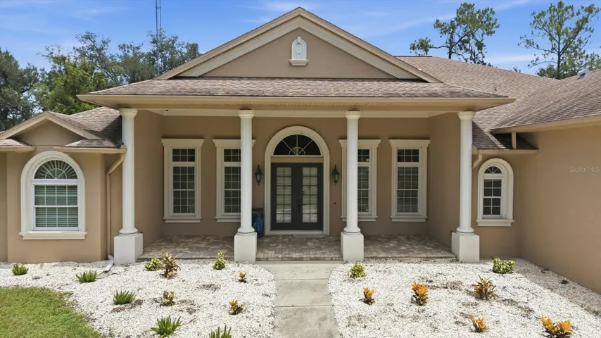 Custom-built Laura Homes estate in Myakka City
