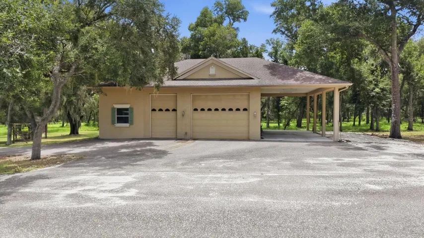 Detached garage and workshop with paved parking