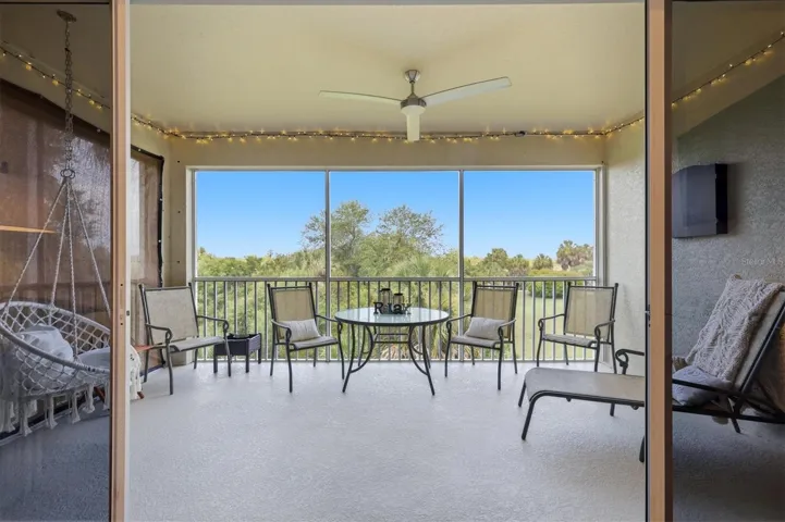 Lanai w/preserve/golf course view