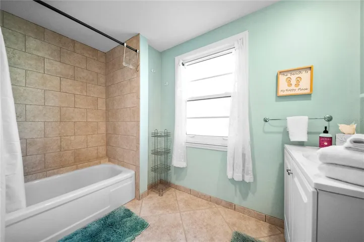 Guest Bath with tub/shower