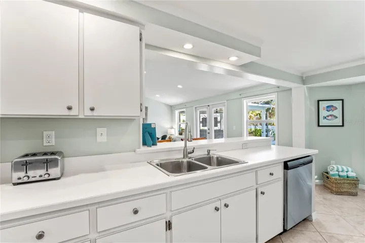 Plentiful countertop space