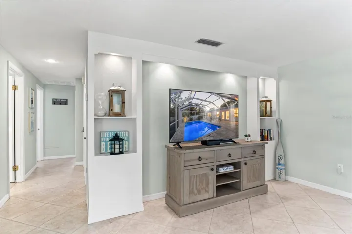 Coastal Contemporary Decor