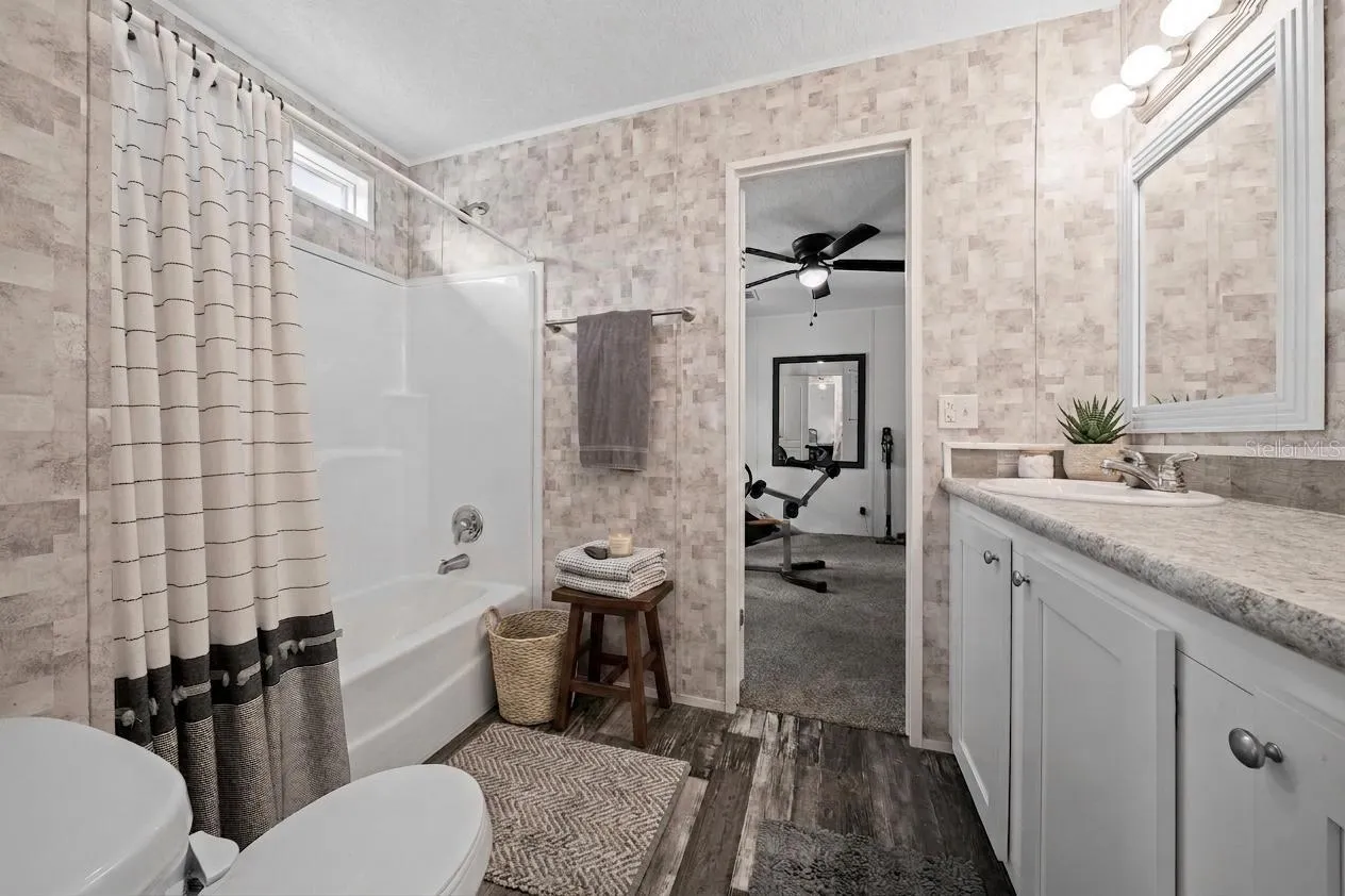 Jack and Jill Bath between Bed 3 &amp; Bed 4