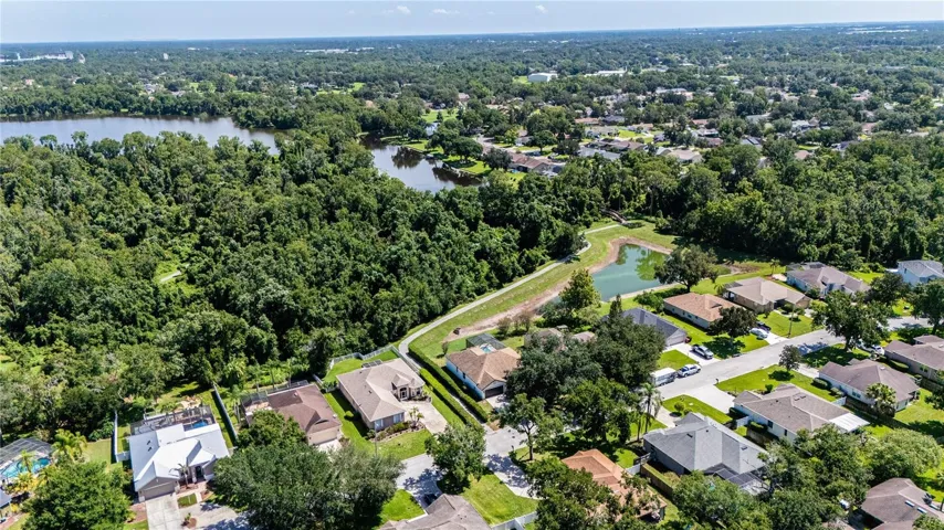 COMMUNITY LAKE