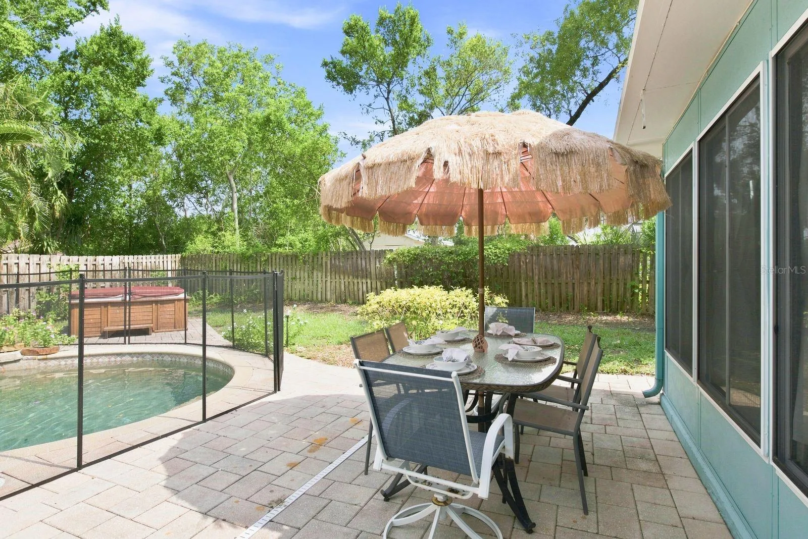 Al Fresco Dining by the Pool