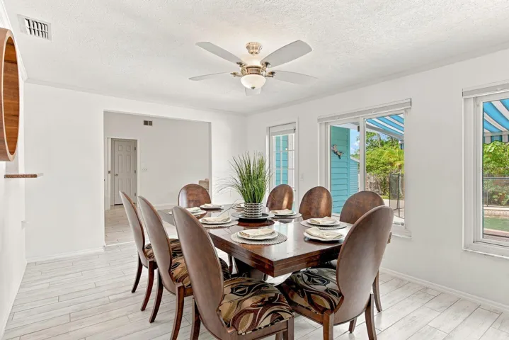 Dining / Flex Space