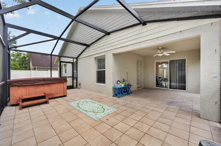 Screened-in lanai with jacuzzi
