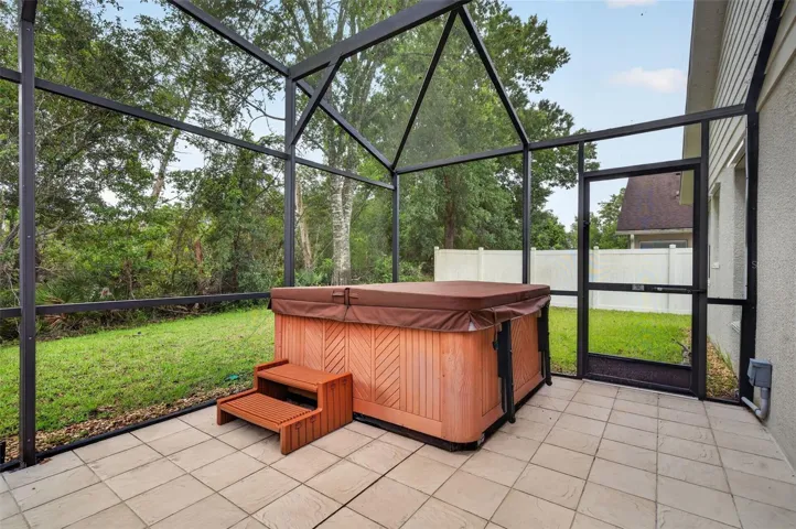 Jacuzzi included