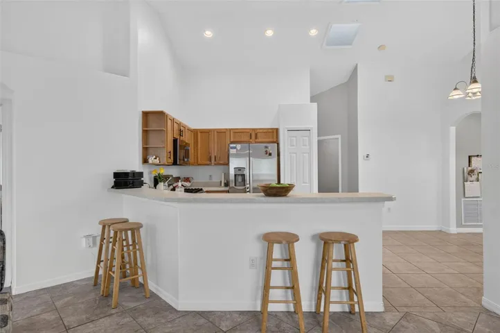 Breakfast bar / kitchen island separating living and kitchen while still combining them for family hangs and guest hosting