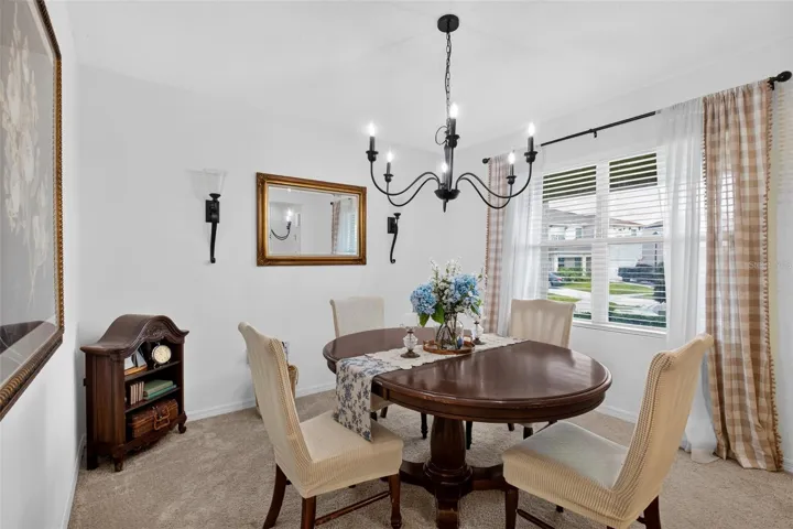 Formal dining/flex room