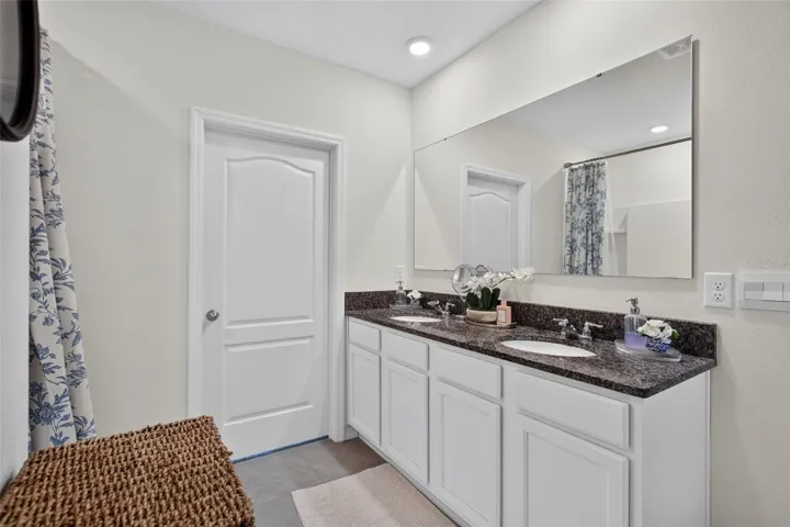 En-suite bathroom