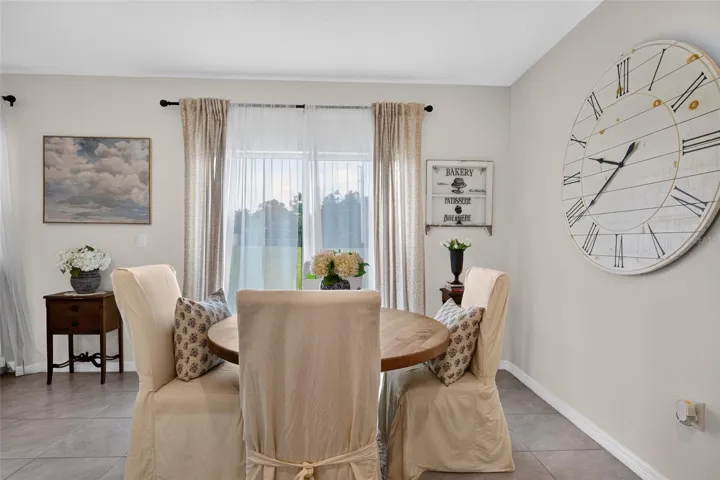 Dining/breakfast nook