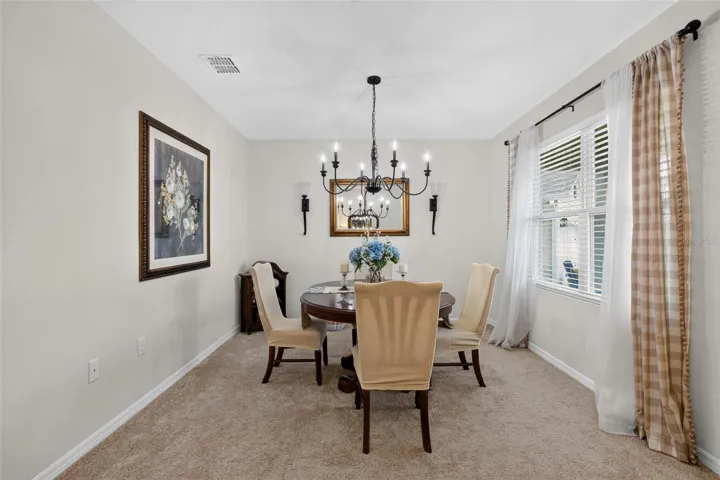 Formal dining/flex room