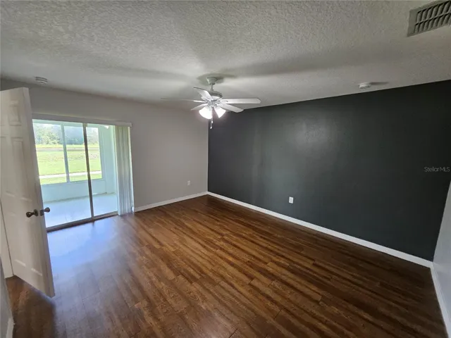 Primary_Bedroom.3