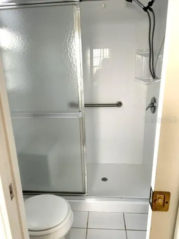 Primary bathroom w/shower