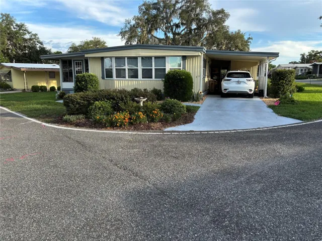 This home is on aa LARGE CORNER LOT and had great curb appeal!