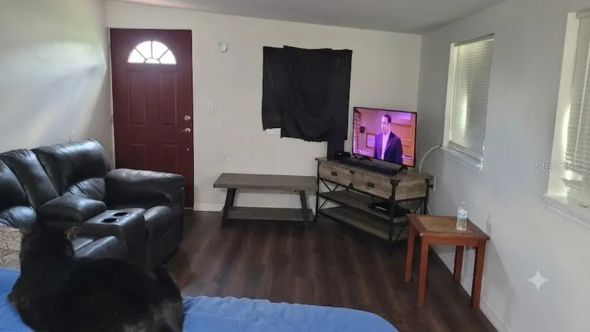 front door/ai use to clear the space.