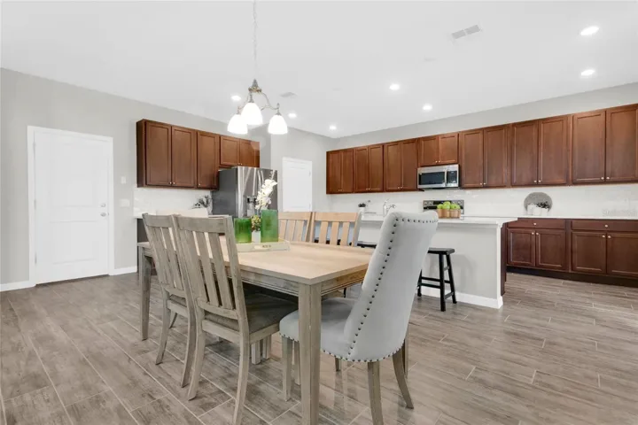 Great Layout in dining area and kitchen.