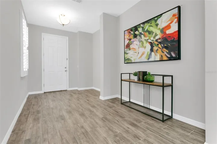 Foyer - open and bright.