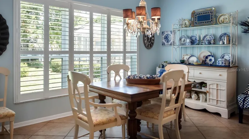 Spacious Eat in Kitchen