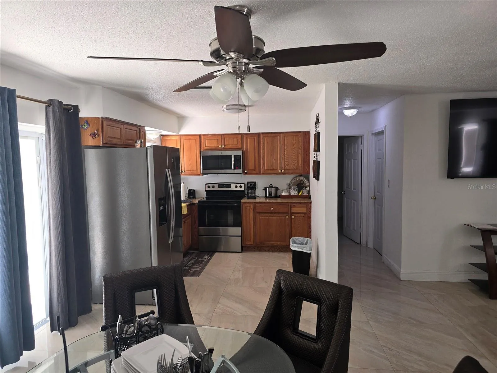 dinning room kitchen view