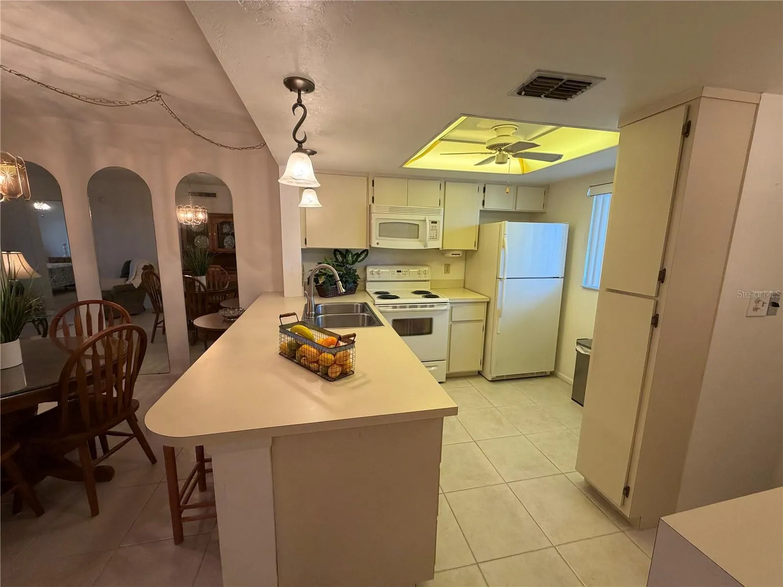Kitchen with Breakfast Bar