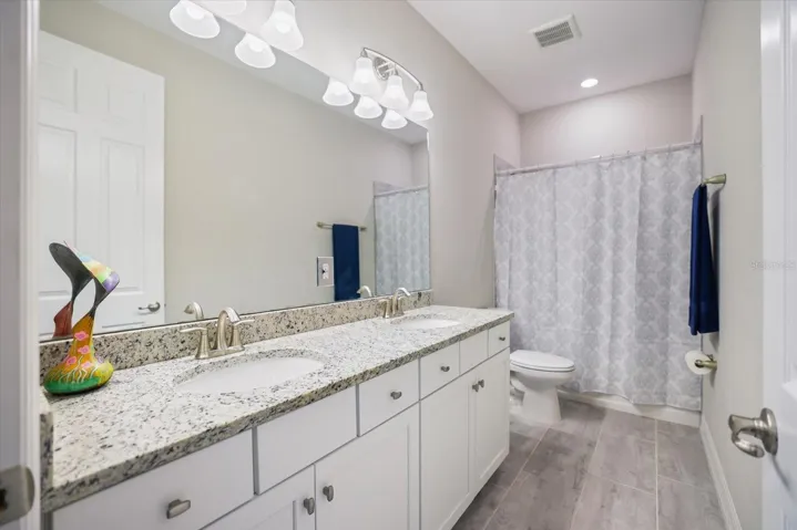 BATHROOM 2