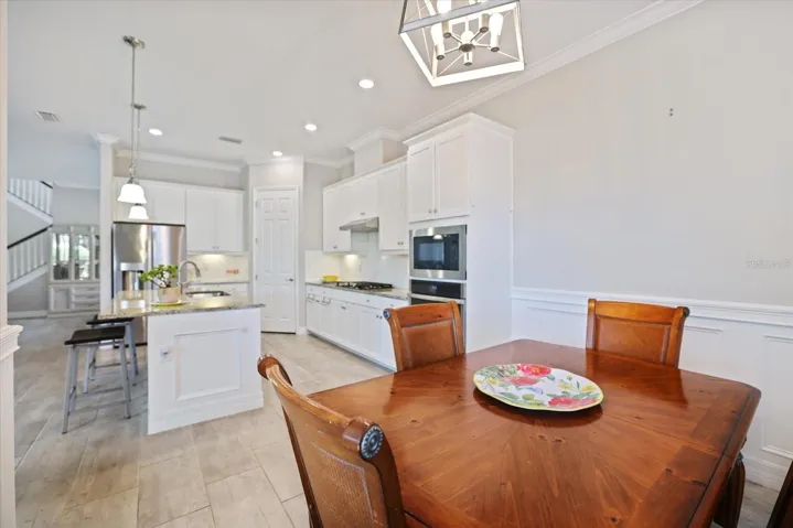SUNNY BREAKFAST NOOK