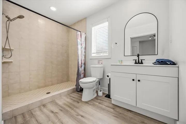 1st floor private apartment Bathroom