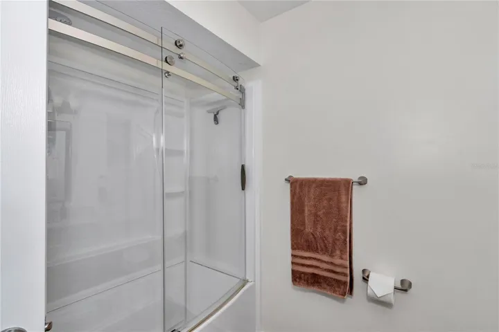 2nd master bath offers tub-shower